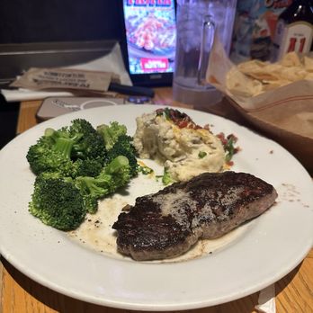 Chili's - Pick 3 -6oz. sirloin w/mashed potatoes and broccoli - American Near Me - Goodyear, Arizona