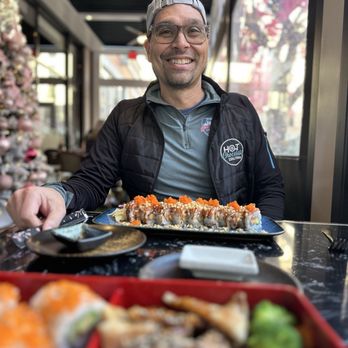 Hanami Sushi & Sake Bar - Sushi Bars Near Me - Carmel, Indiana