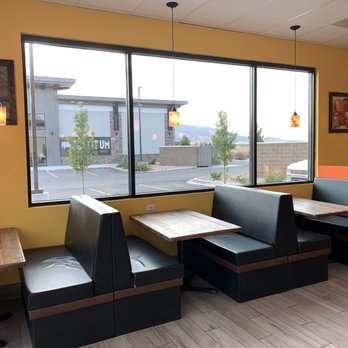 Los Aribertos - Booths & Tables - Mexican Near Me - Eagle Mountain, Utah