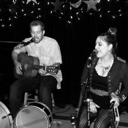 Shanachie Pub - Morgan and Emily of the Self Fulfilling Prophecies having a magical moment!