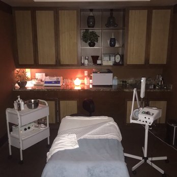 Sandalwood Spa - Tracy's Facial Room. This is with the FLASH on. Those salt lamps on the counter provide a perfect candle light setting. - Day Spas Near Me - Nipomo, California Sandalwood Spa - Tracy's Facial Room. This is with the FLASH on. Those salt lamps on the counter provide a perfect candle light setting. - Day Spas Near Me - Nipomo, California