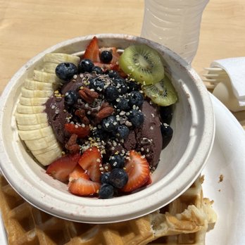 Waffle and Berry - Açaí bowl - Waffles Near Me - Honolulu, Hawaii Waffle and Berry - Açaí bowl - Waffles Near Me - Honolulu, Hawaii