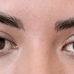 Eyebrows threading