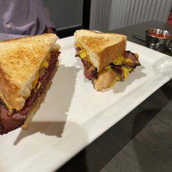 CB's Chop House - Sports Bars Near Me - Fenton, Missouri