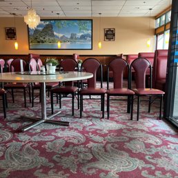 Restaurant dine is unavailable due short of staff. Take out only!!!