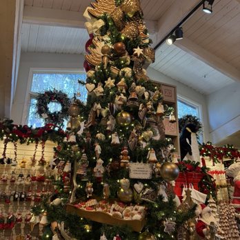 Roger's Gardens - Nurseries & Gardening Near Me - Corona Del Mar, California
