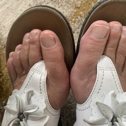Linda Nails II - Poor pedicure