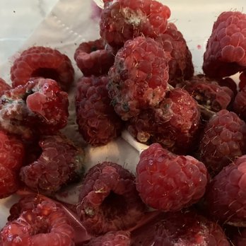 Vons - Mold on Raspberries - Grocery Near Me - Lakewood, California Vons - Mold on Raspberries - Grocery Near Me - Lakewood, California