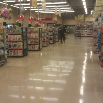 Hannaford Supermarket - Check out - Grocery Near Me - Brattleboro, Vermont