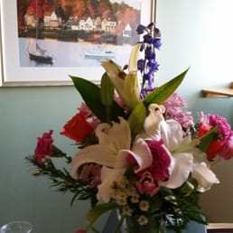 This picture looks horrific compared to the real thing! SERIOUSLY the prettiest arrangement I've EVER received! This picture looks horrific compared to the real thing! SERIOUSLY the prettiest arrangement I've EVER received!
