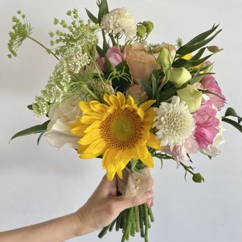 B'z Blooms - Florists Near Me B'z Blooms - Florists Near Me