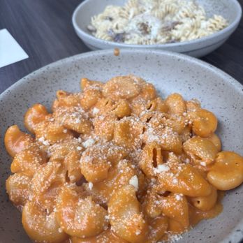 Dovetail - Spicy vodka pasta - American Near Me - Vancouver, British Columbia Dovetail - Spicy vodka pasta - American Near Me - Vancouver, British Columbia