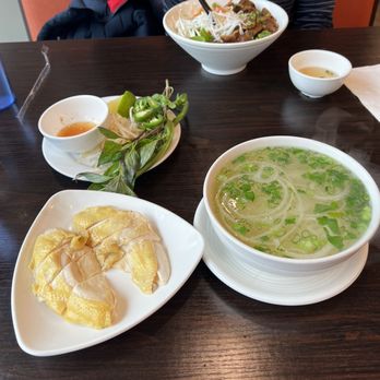 Pho Kadao - Chicken pho and vermicelli with grilled pork, egg roll and mixed veggies - Vietnamese Near Me - Rosemead, California