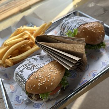 Super Duper Burgers - Burgers Near Me - Novato, California