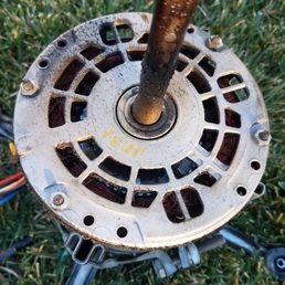 This is the source of the problem. Note the motor oil has leaked out. This is the source of the problem. Note the motor oil has leaked out.