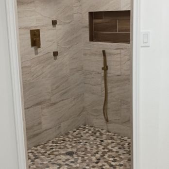 East Texas Home Pros - Bathtub removal walk in shower installation - General Contractors Near Me - Crockett, Texas