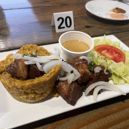 Mofongo con Carne Frita y Caldo Mofongo con Carne Frita y Caldo