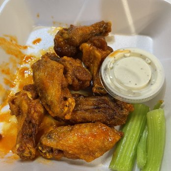 Flyers Wings & Grill - 7 wings that were amazing - American Near Me - Orlando, Florida Flyers Wings & Grill - 7 wings that were amazing - American Near Me - Orlando, Florida