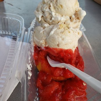 On the Farm - Strawberry shortcake sundae no whip cream - Ice Cream & Frozen Yogurt Near Me - Latham, New York On the Farm - Strawberry shortcake sundae no whip cream - Ice Cream & Frozen Yogurt Near Me - Latham, New York