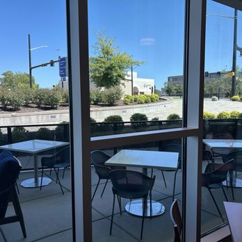 Rhythm On Monroe - Outside seating - American Near Me - Huntsville, Alabama