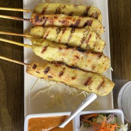 This was chicken satay with peanut sauce super yummy This was chicken satay with peanut sauce super yummy