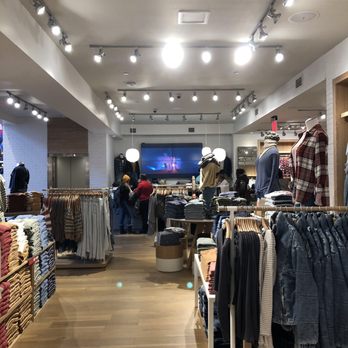 American Eagle Outfitters - Women's Clothing Near Me - New York, New York