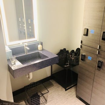 Asha Salon Spa - Schaumburg - Spa changing and locker room - Hair Salons Near Me - Schaumburg, Illinois