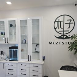 Muzi Studio - Note the beautiful beta fish in the cool tank named Xiao Bai :-)