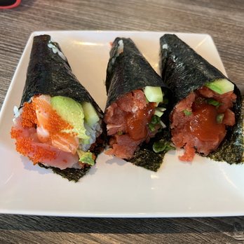 Umi Sushi - rainbow, and spicy tune hand roll - Sushi Bars Near Me - Reno, Nevada