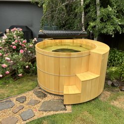 Sullivan Waterworks - Above ground, alaskan yellow cedar, with half a rim deck, stairs, cladding, and roll top