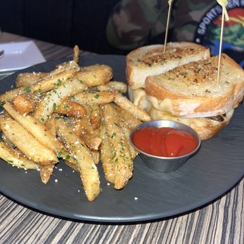 Wynwood Restaurant - Garlic Steak Sandwich - New American Near Me - Staten Island, New York Wynwood Restaurant - Garlic Steak Sandwich - New American Near Me - Staten Island, New York