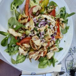 Afrodite Restaurant - Kotopulosalata. Gemischter knackiger Salat mit Hühnebruststreifen.