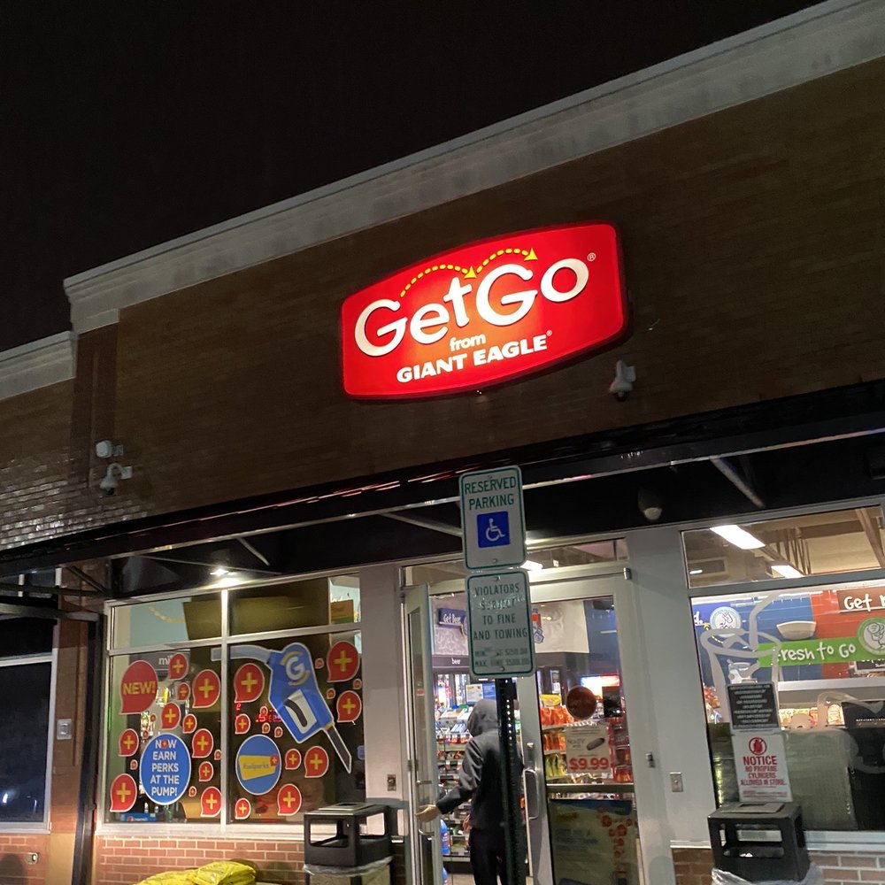 GetGo - the front of a restaurant at night - Gas Stations Near Me - Solon, Ohio