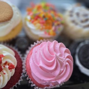 We Cupcake - The Six Pack of assorted flavors - Cupcakes Near Me - Inglewood, California We Cupcake - The Six Pack of assorted flavors - Cupcakes Near Me - Inglewood, California