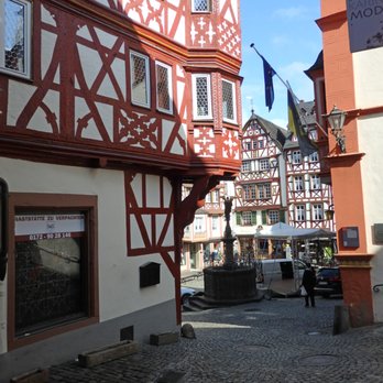 Alt Bernkastel - Market Square - German Near Me - Bernkastel-Kues, RP Alt Bernkastel - Market Square - German Near Me - Bernkastel-Kues, RP
