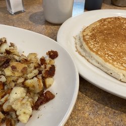 Daphine's Diner - Pancakes & home fries