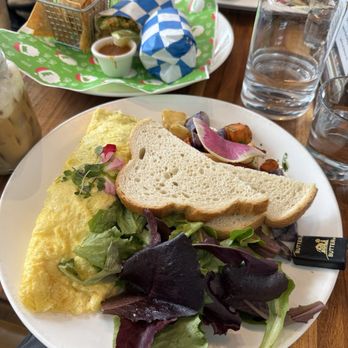 Lapisara Eatery - Dungeness Crab Omelette - Breakfast & Brunch Near Me - San Francisco, California Lapisara Eatery - Dungeness Crab Omelette - Breakfast & Brunch Near Me - San Francisco, California