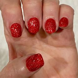 Q Nails - Glue in index and ring fingers. Sparkles on thumb.