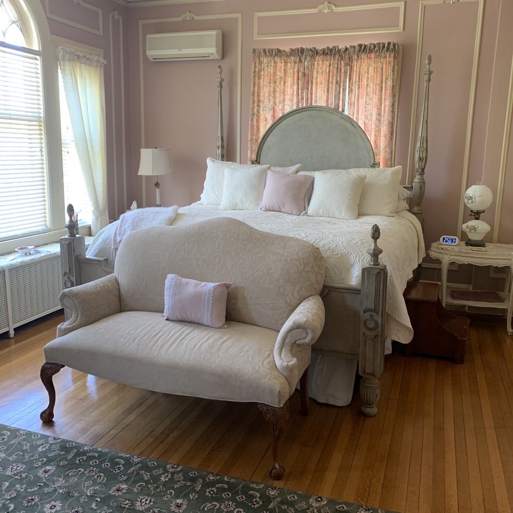 Mathis House  - Beautiful Victorian style rooms - Bed & Breakfast Near Me - Toms River, New Jersey