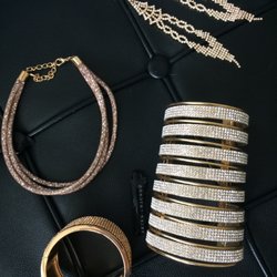AKIRA - Thank you Tony and Antoinette for making my shopping experience fun! I can't wait to wear these!