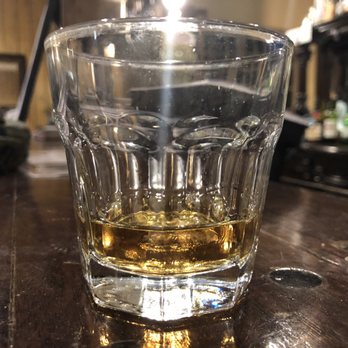 Simon's Restaurant - $8.50 for this SIP of Maker's!!?? AND I'm forced to order these disgusting, under-seasoned Cheese Curd Farts with my "drink". - American Near Me - Midway, Utah