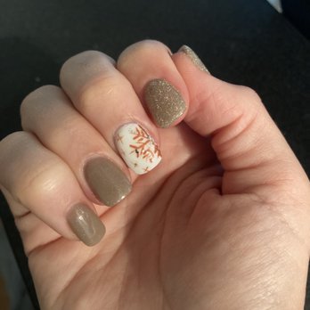 August Nails & Spa - Dip with tip and design - Nail Salons Near Me - Tavares, Florida