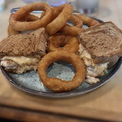 Duffer's Pub & Grille - Grouper Ruben