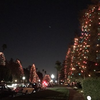St. Albans Rd. Xmas Lighting - Festivals Near Me - San Marino, California