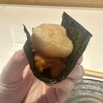 Hihimanu Sushi - Uni and scallop in seaweed - Sushi Bars Near Me - Honolulu, Hawaii Hihimanu Sushi - Uni and scallop in seaweed - Sushi Bars Near Me - Honolulu, Hawaii