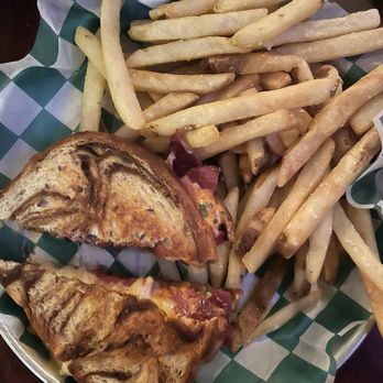 Mrs. Murphy & Sons Irish Bistro - Reuben - Irish Near Me - Chicago, Illinois