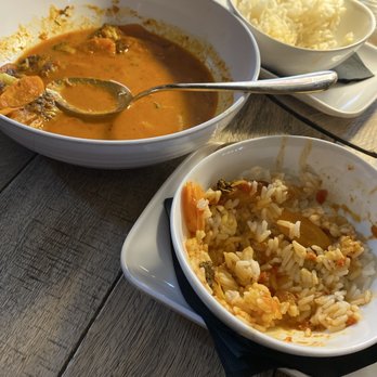 Vampire Cafe - Vegetarian coconut red curry with tofu & rice - Cafes Near Me - New Orleans, Louisiana Vampire Cafe - Vegetarian coconut red curry with tofu & rice - Cafes Near Me - New Orleans, Louisiana