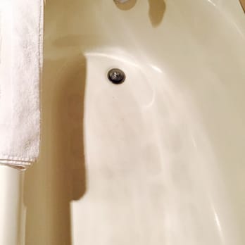 Humphreys Half Moon Inn - Dirty bath tub - San Diego, CA
