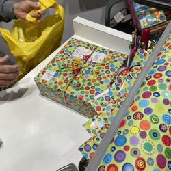 One Two Kangaroo Toys - Wrapping presents