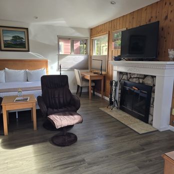 Andril Fireplace Cottages - Vacation Rentals Near Me - Pacific Grove, California Andril Fireplace Cottages - Vacation Rentals Near Me - Pacific Grove, California